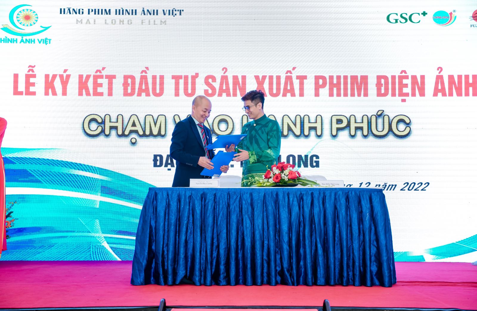 Hợp tác sản xuất phim “Chạm vào hạnh phúc”