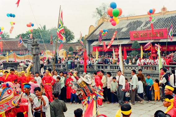 HOẠT ĐỘNG DU LỊCH TÂM LINH GẮN VỚI TÍN NGƯỠNG THỜ MẪU