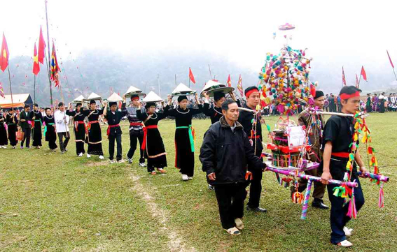 TUYÊN TRUYỀN, GIÁO DỤC GIỮ GÌN VĂN HÓA TÀY Ở THÁI NGUYÊN